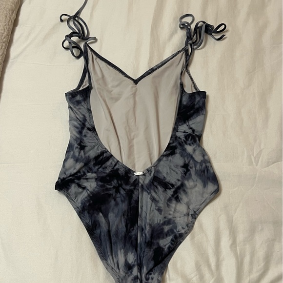 Ele Swims One Piece Swimsuit - Picture 5 of 5